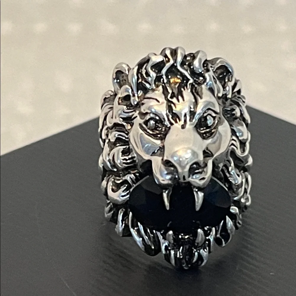 Gucci Lion Head Motif Ring With Black Stone Size 8 Full Inclusion